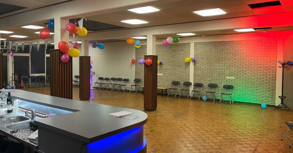 Zaalverhuur Hengelo | Goedkope Zaal Huren Hengelo | Feestzaal Huren Hengelo 12 Zaalverhuur-hengelo-salsafever-hengelo-zaaltje-huren